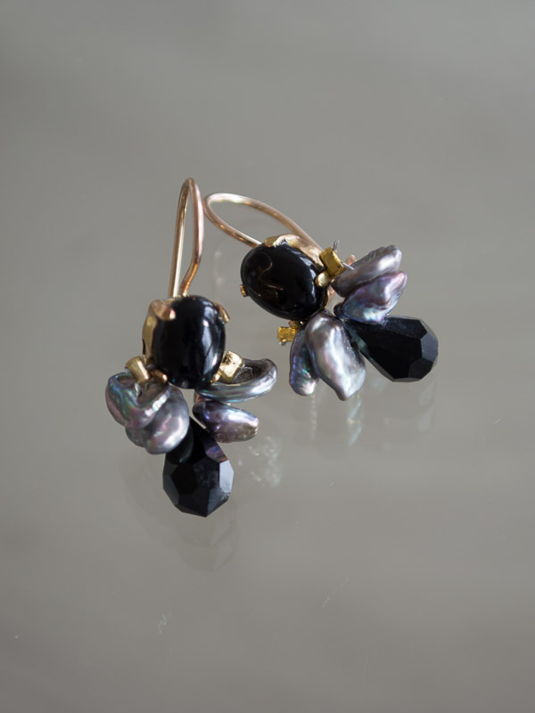 earrings Bee black onyx, dark pearls